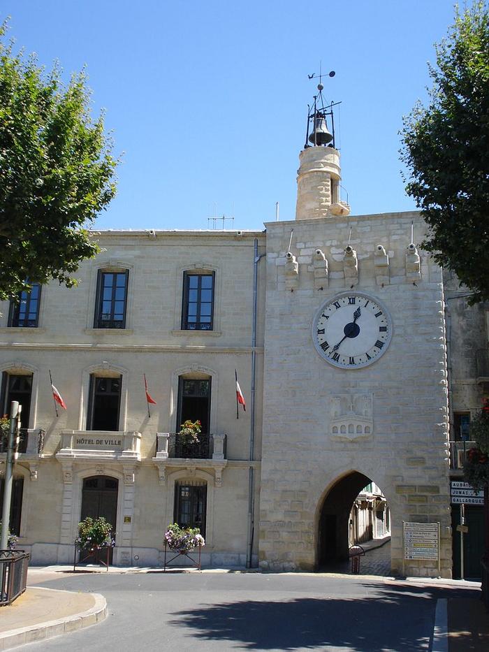 Sommières-beffroi-porte