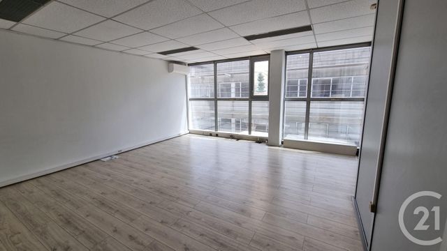 Appartement Local à louer - 1 pièce - 30.0 m2 - NIMES - 30 - LANGUEDOC-ROUSSILLON - Century 21 Jcd Immobilier