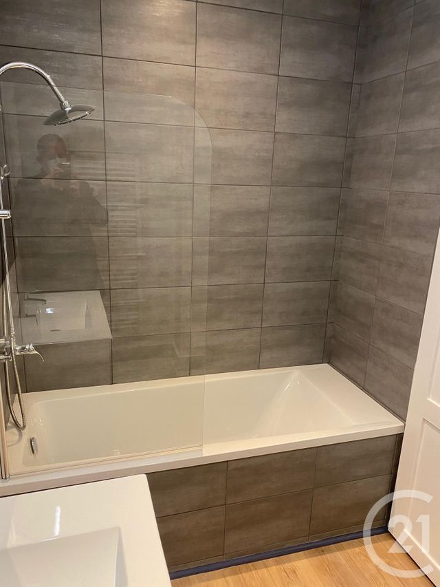 Appartement F2 à louer - 2 pièces - 49.6 m2 - SOMMIERES - 30 - LANGUEDOC-ROUSSILLON - Century 21 Jcd Immobilier