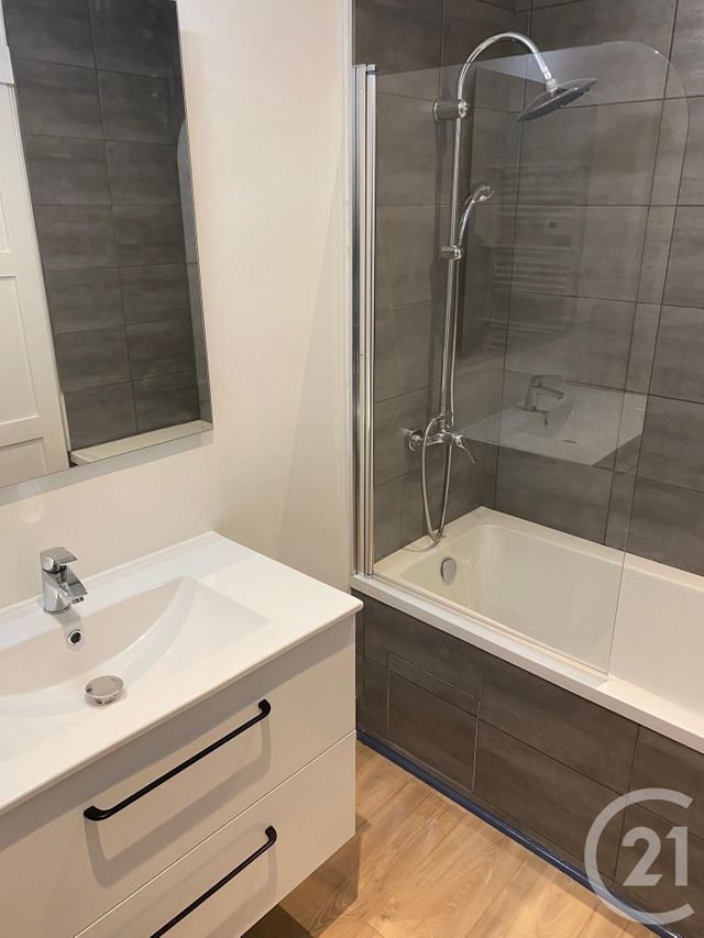 Appartement F2 à louer - 2 pièces - 49.6 m2 - SOMMIERES - 30 - LANGUEDOC-ROUSSILLON - Century 21 Jcd Immobilier