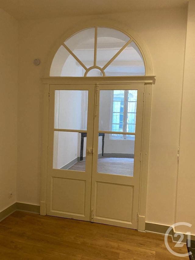 Appartement F2 à louer - 2 pièces - 49.6 m2 - SOMMIERES - 30 - LANGUEDOC-ROUSSILLON - Century 21 Jcd Immobilier