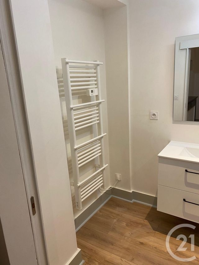 Appartement F2 à louer - 2 pièces - 49.6 m2 - SOMMIERES - 30 - LANGUEDOC-ROUSSILLON - Century 21 Jcd Immobilier