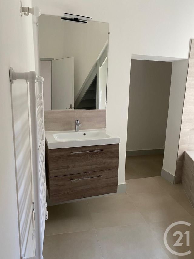 Appartement F3 à louer - 3 pièces - 80.0 m2 - SOMMIERES - 30 - LANGUEDOC-ROUSSILLON - Century 21 Jcd Immobilier