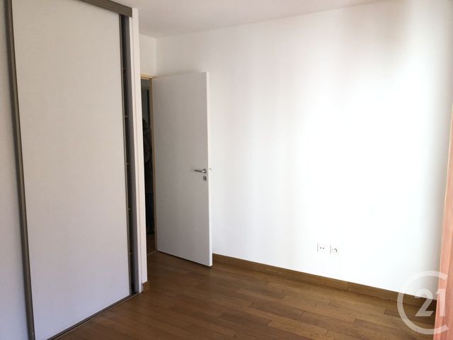 Afficher la photo en grand Appartement F3 à louer - 3 pièces - 70.12 m2 - NIMES - 30 - LANGUEDOC-ROUSSILLON - Century 21 Jcd Immobilier