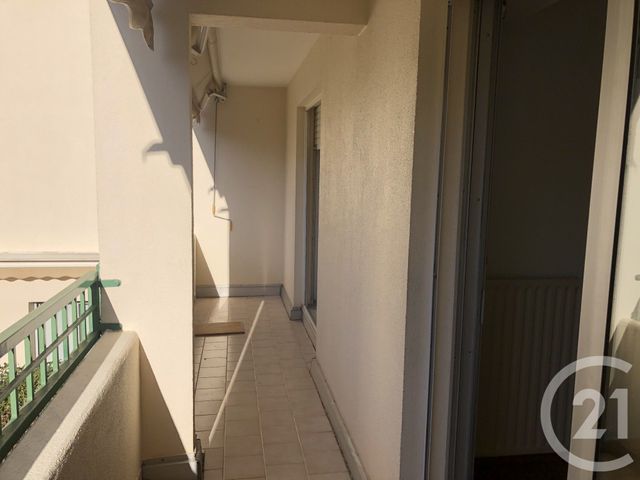 Afficher la photo en grand Appartement F3 à louer - 3 pièces - 70.12 m2 - NIMES - 30 - LANGUEDOC-ROUSSILLON - Century 21 Jcd Immobilier