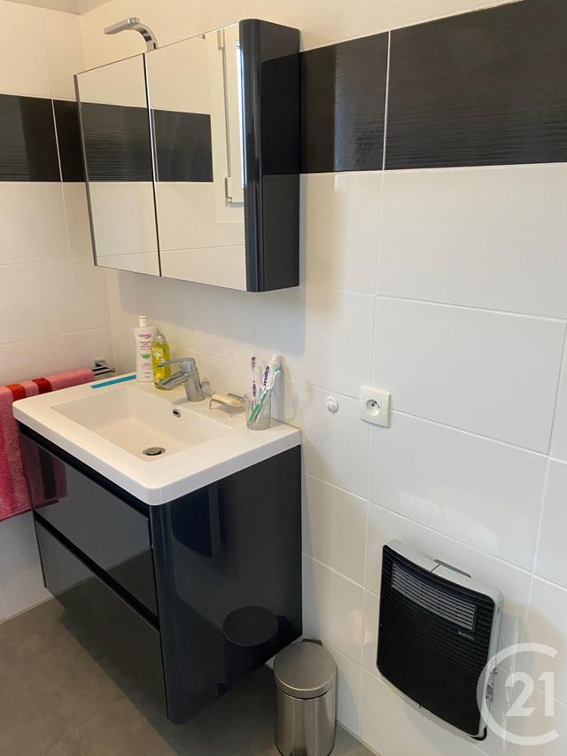 maison à louer - 3 pièces - 75.0 m2 - ST CHRISTOL - 34 - LANGUEDOC-ROUSSILLON - Century 21 Jcd Immobilier