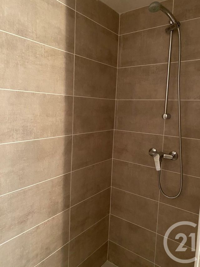 Appartement T4 à louer - 4 pièces - 86.6 m2 - SOMMIERES - 30 - LANGUEDOC-ROUSSILLON - Century 21 Jcd Immobilier