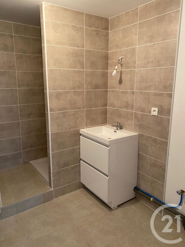 Appartement T4 à louer - 4 pièces - 86.6 m2 - SOMMIERES - 30 - LANGUEDOC-ROUSSILLON - Century 21 Jcd Immobilier