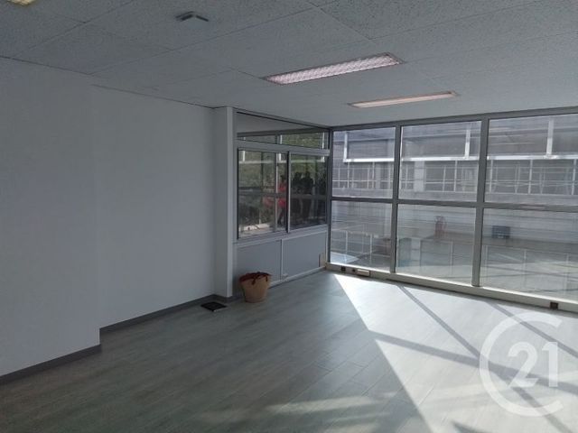 Appartement Local à louer - 1 pièce - 30.0 m2 - NIMES - 30 - LANGUEDOC-ROUSSILLON - Century 21 Jcd Immobilier