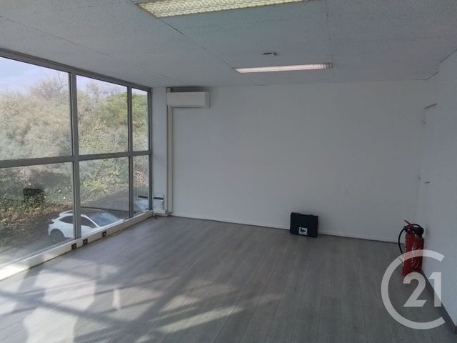 Appartement Local à louer - 1 pièce - 30.0 m2 - NIMES - 30 - LANGUEDOC-ROUSSILLON - Century 21 Jcd Immobilier