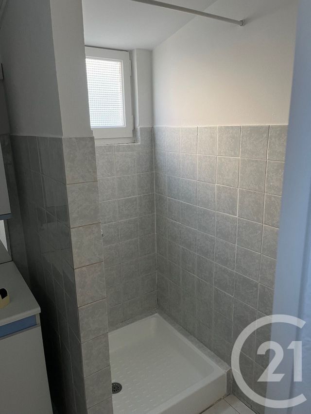 Appartement F2 bis à louer - 3 pièces - 53.2 m2 - SOMMIERES - 30 - LANGUEDOC-ROUSSILLON - Century 21 Jcd Immobilier