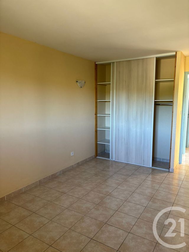 Appartement F3 à louer - 3 pièces - 73.0 m2 - SOMMIERES - 30 - LANGUEDOC-ROUSSILLON - Century 21 Jcd Immobilier