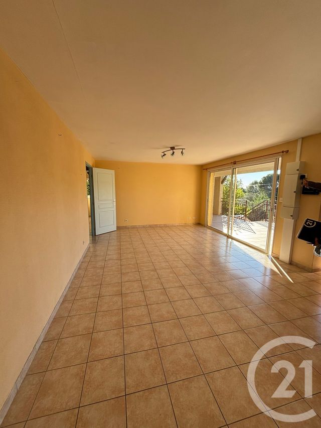 Appartement F3 à louer - 3 pièces - 73.0 m2 - SOMMIERES - 30 - LANGUEDOC-ROUSSILLON - Century 21 Jcd Immobilier