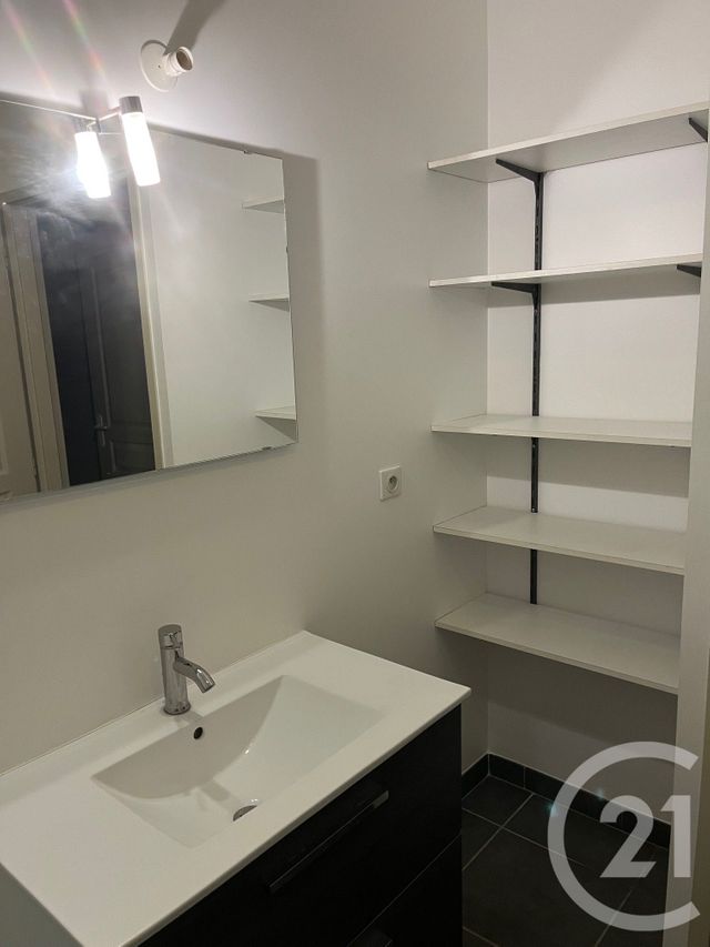 Appartement F3 à louer - 3 pièces - 72.15 m2 - SOMMIERES - 30 - LANGUEDOC-ROUSSILLON - Century 21 Jcd Immobilier