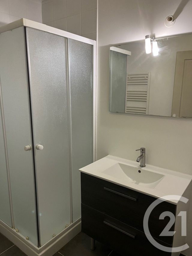 Appartement F3 à louer - 3 pièces - 72.15 m2 - SOMMIERES - 30 - LANGUEDOC-ROUSSILLON - Century 21 Jcd Immobilier