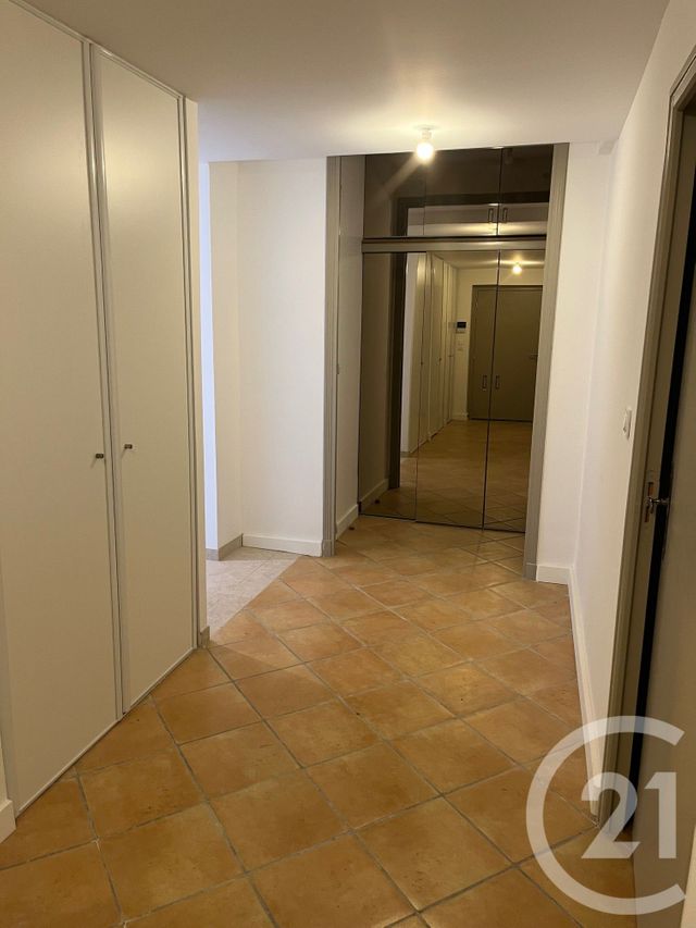 Appartement F3 à louer - 3 pièces - 136.8 m2 - SOMMIERES - 30 - LANGUEDOC-ROUSSILLON - Century 21 Jcd Immobilier