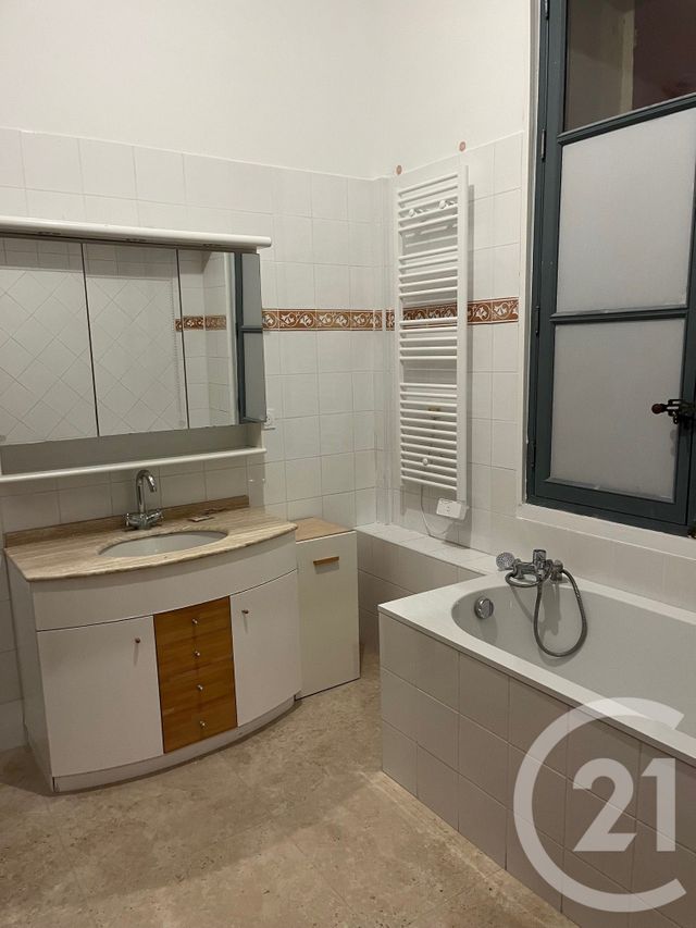 Appartement F3 à louer - 3 pièces - 136.8 m2 - SOMMIERES - 30 - LANGUEDOC-ROUSSILLON - Century 21 Jcd Immobilier