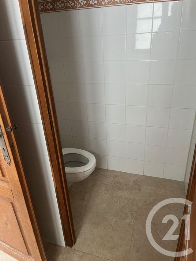 Appartement F3 à louer - 3 pièces - 136.8 m2 - SOMMIERES - 30 - LANGUEDOC-ROUSSILLON - Century 21 Jcd Immobilier