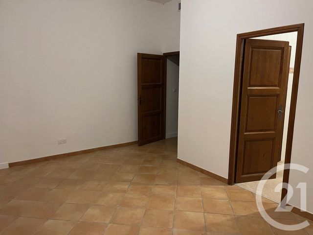 Appartement F3 à louer - 3 pièces - 136.8 m2 - SOMMIERES - 30 - LANGUEDOC-ROUSSILLON - Century 21 Jcd Immobilier