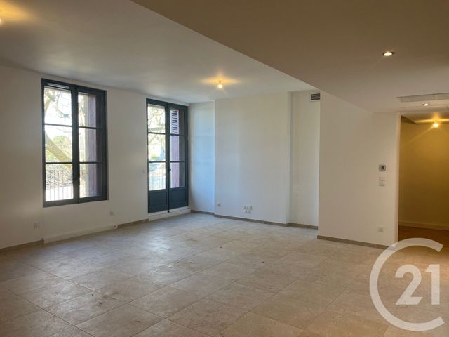 Appartement F3 à louer - 3 pièces - 136.8 m2 - SOMMIERES - 30 - LANGUEDOC-ROUSSILLON - Century 21 Jcd Immobilier