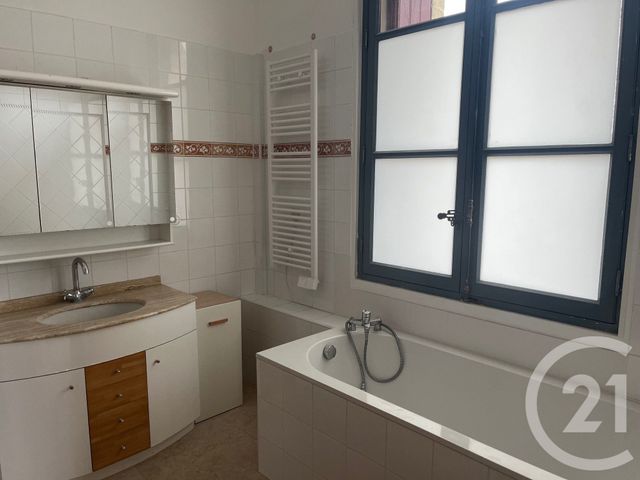 Appartement F3 à louer - 3 pièces - 136.8 m2 - SOMMIERES - 30 - LANGUEDOC-ROUSSILLON - Century 21 Jcd Immobilier