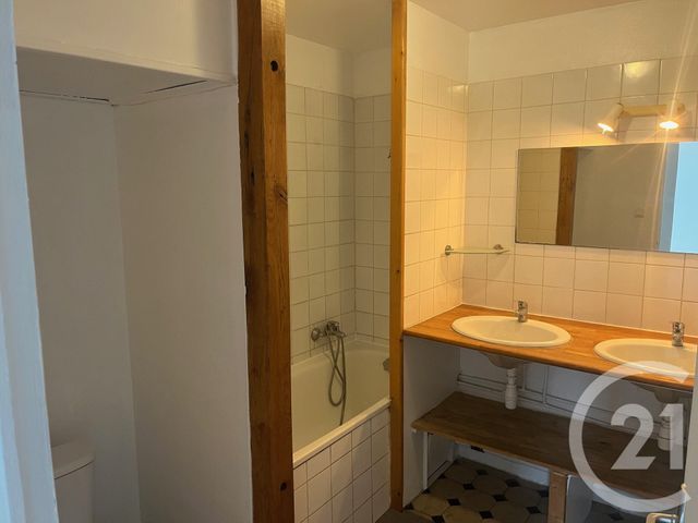 Appartement F3 à louer - 3 pièces - 63.5 m2 - SOMMIERES - 30 - LANGUEDOC-ROUSSILLON - Century 21 Jcd Immobilier