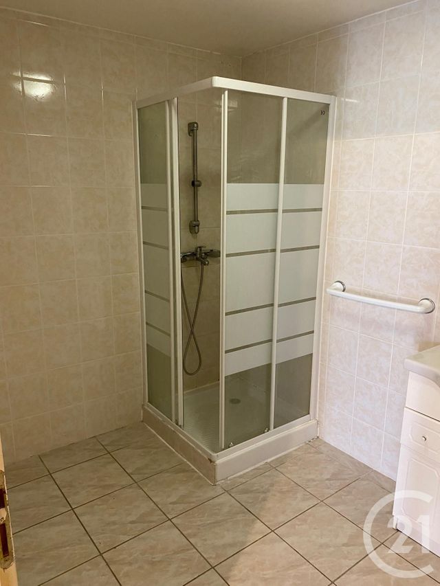 Appartement F3 à louer - 4 pièces - 90.54 m2 - ST CLEMENT - 30 - LANGUEDOC-ROUSSILLON - Century 21 Jcd Immobilier