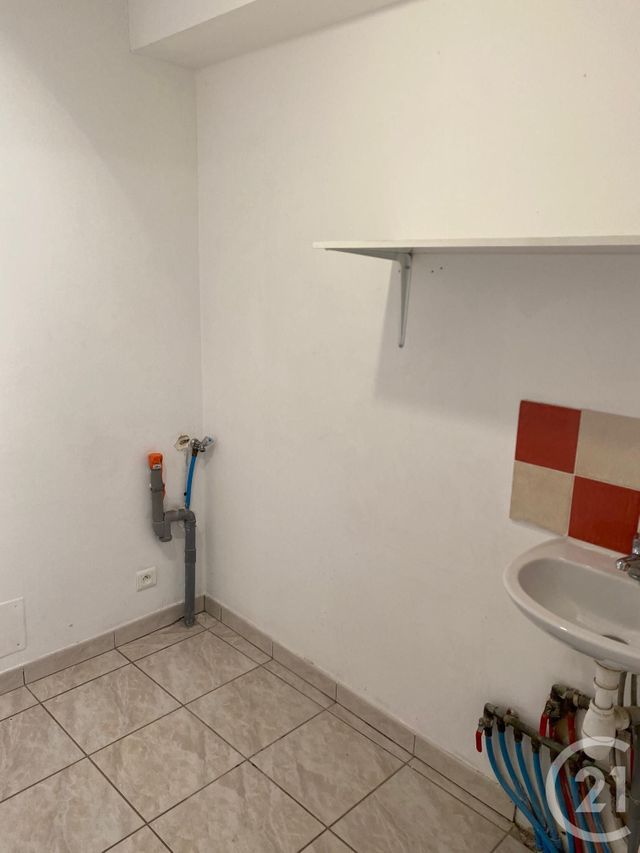 Appartement F3 à louer - 4 pièces - 90.54 m2 - ST CLEMENT - 30 - LANGUEDOC-ROUSSILLON - Century 21 Jcd Immobilier