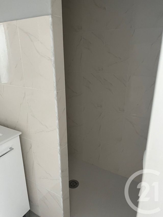 maison à louer - 5 pièces - 162.6 m2 - MONTMIRAT - 30 - LANGUEDOC-ROUSSILLON - Century 21 Jcd Immobilier