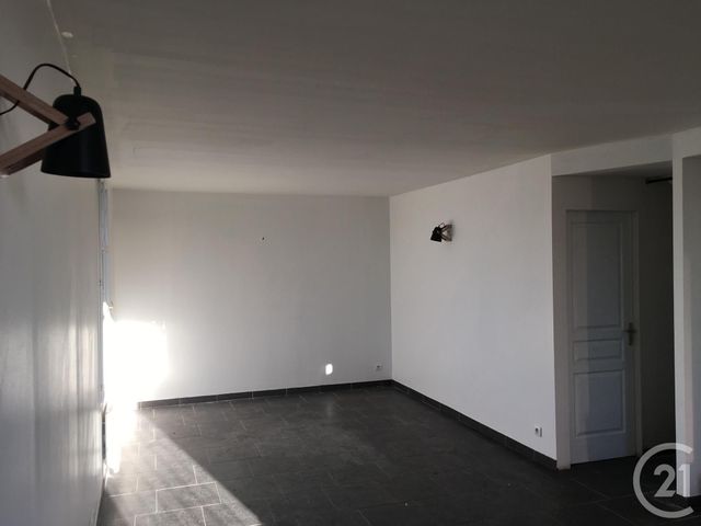Appartement Duplex à louer - 3 pièces - 46.9 m2 - SOMMIERES - 30 - LANGUEDOC-ROUSSILLON - Century 21 Jcd Immobilier