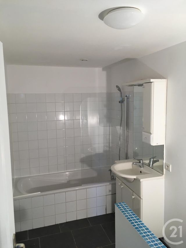 Appartement Duplex à louer - 3 pièces - 46.9 m2 - SOMMIERES - 30 - LANGUEDOC-ROUSSILLON - Century 21 Jcd Immobilier