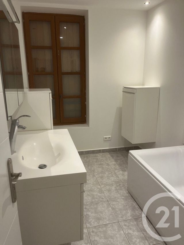 Appartement F4 à louer - 4 pièces - 115.8 m2 - SOMMIERES - 30 - LANGUEDOC-ROUSSILLON - Century 21 Jcd Immobilier