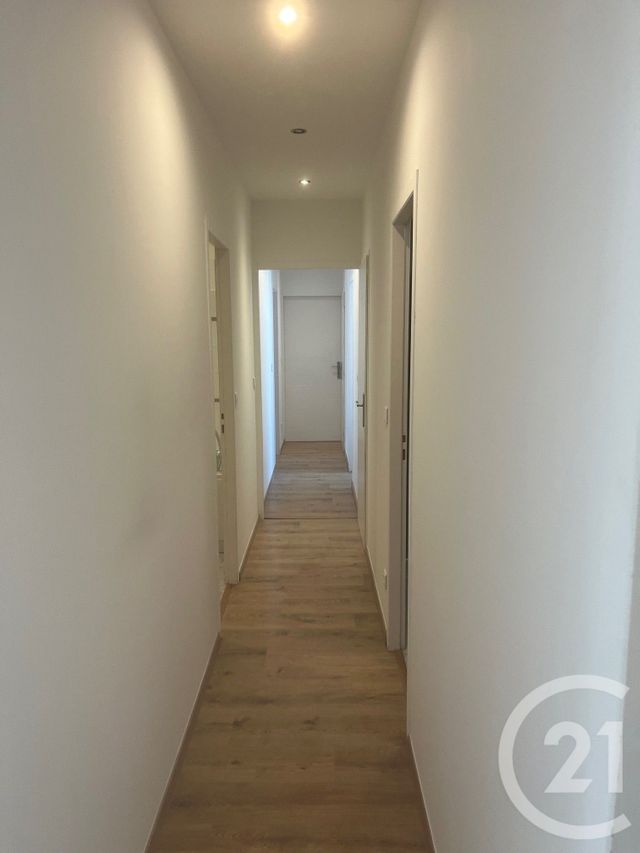 Appartement F4 à louer - 4 pièces - 115.8 m2 - SOMMIERES - 30 - LANGUEDOC-ROUSSILLON - Century 21 Jcd Immobilier