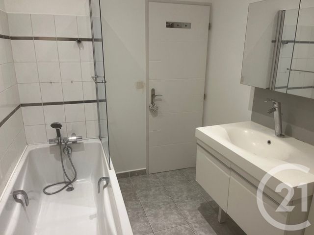 Appartement F4 à louer - 4 pièces - 115.8 m2 - SOMMIERES - 30 - LANGUEDOC-ROUSSILLON - Century 21 Jcd Immobilier