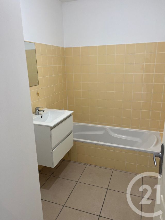Appartement F2 à louer - 2 pièces - 44.6 m2 - QUISSAC - 30 - LANGUEDOC-ROUSSILLON - Century 21 Jcd Immobilier